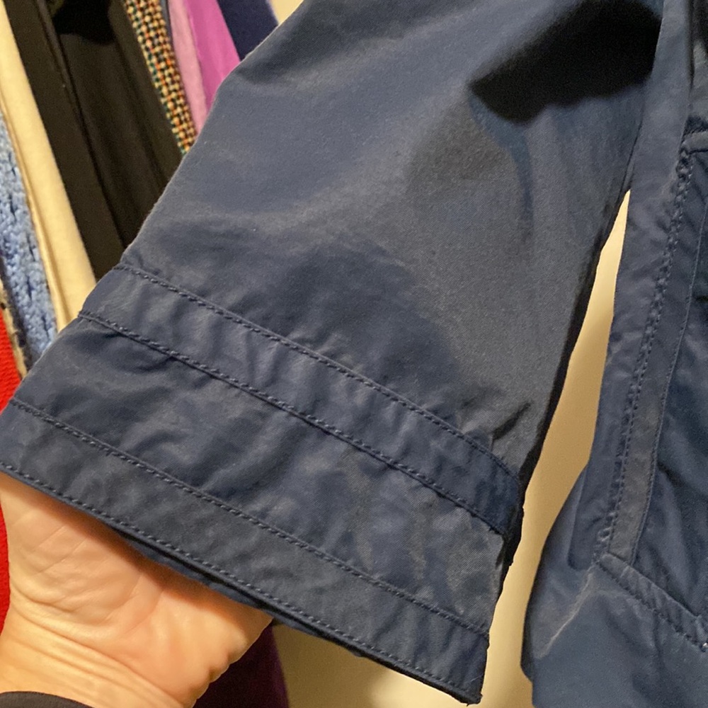 OLD NAVY cropped zip up rain jacket. Front pockets. Bell sleeves. Size US medium - Picture 9 of 12
